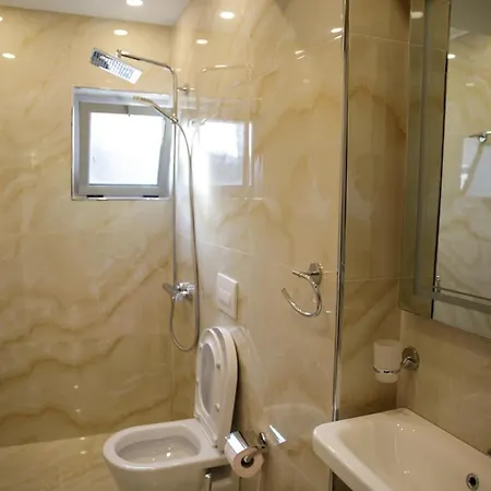 Deluxe Gjirokastër